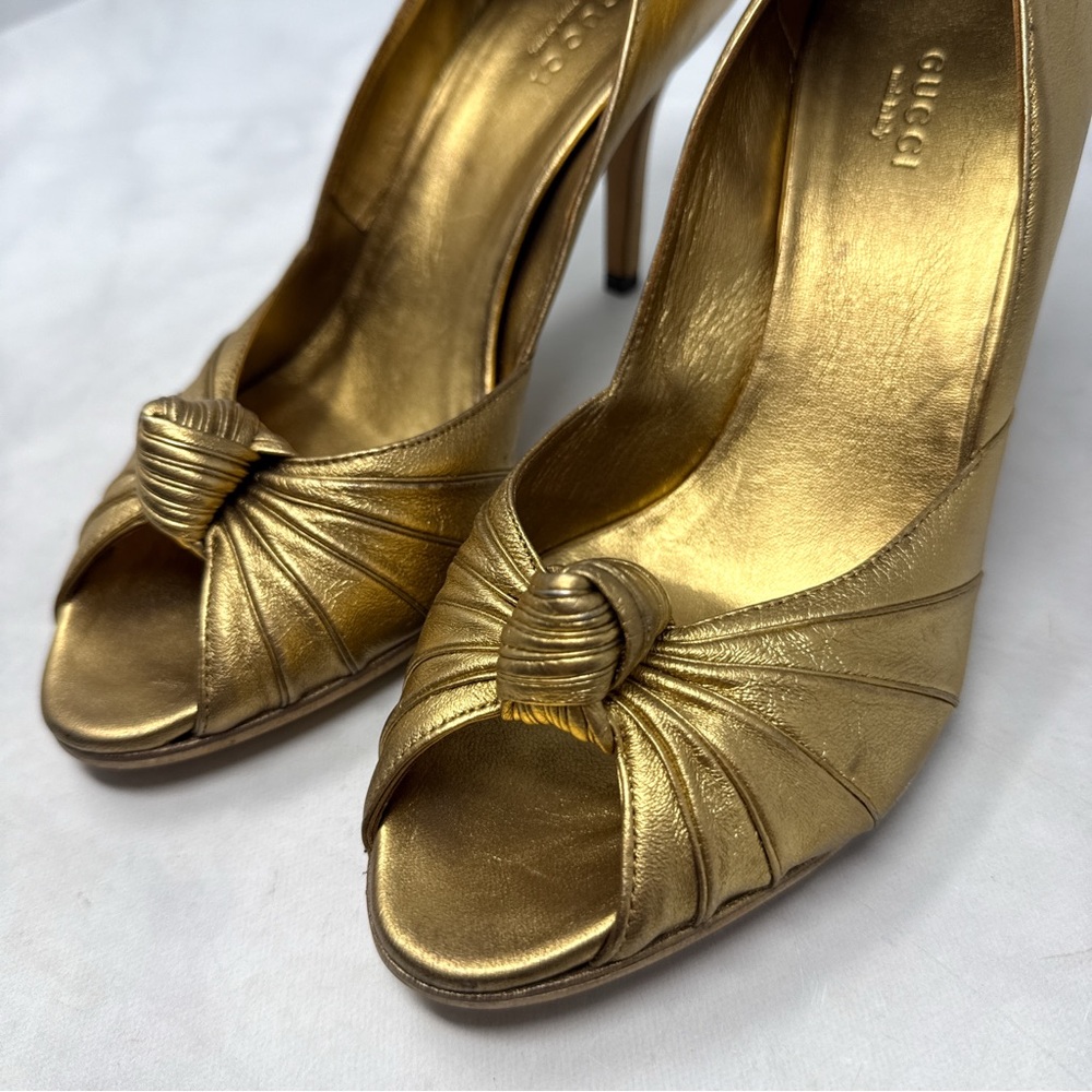 GUCCI Vintage Y2K Metallic Leather Knot Peep Toe Mid Height Pump Heels Gold 37.5 - Picture 5 of 16